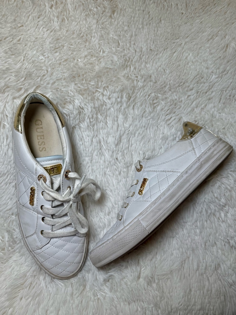 GUESS Casual White Quilted Fashion Sneakers Gold Accents Womens